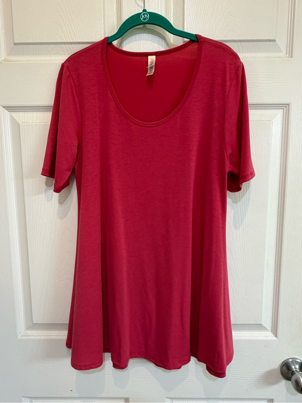 LuLaRoe Scoop Neck Short Sleeve Tunic in Deep Pink